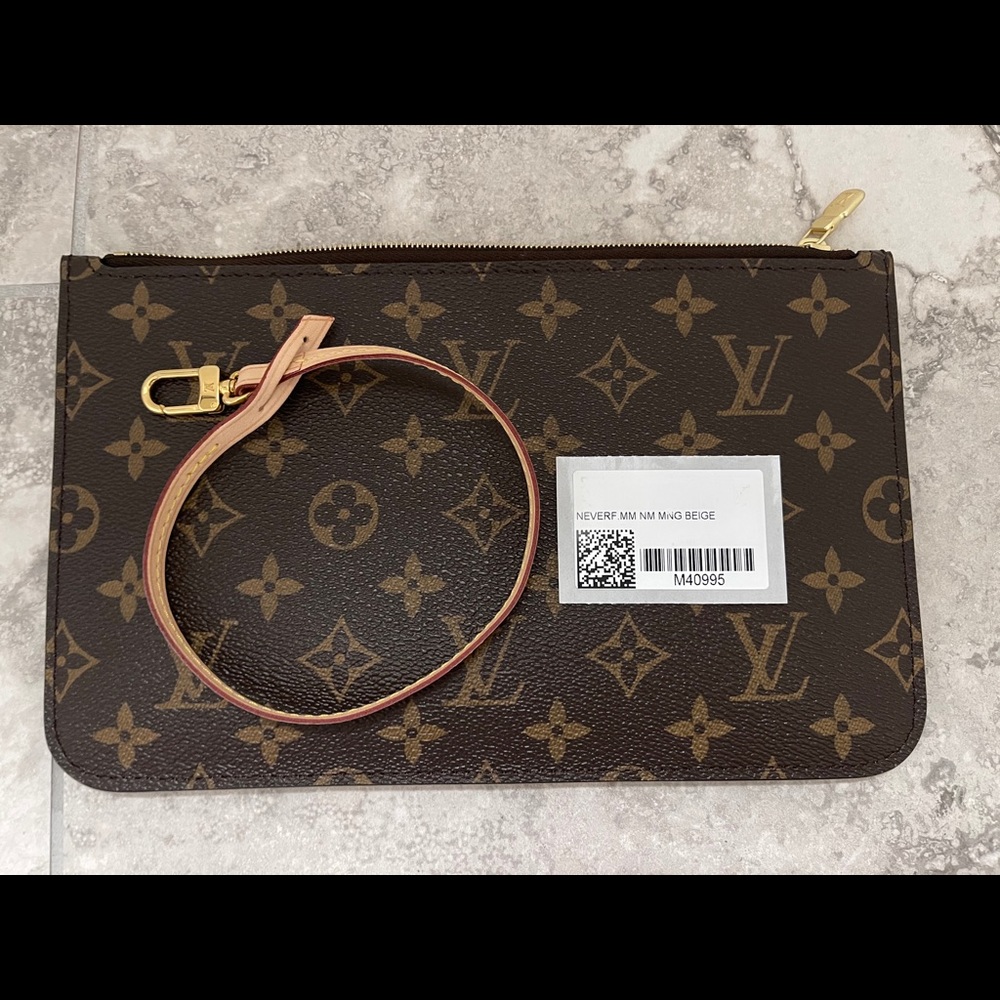 Louis Vuitton Neverfull Pouch - Monogram